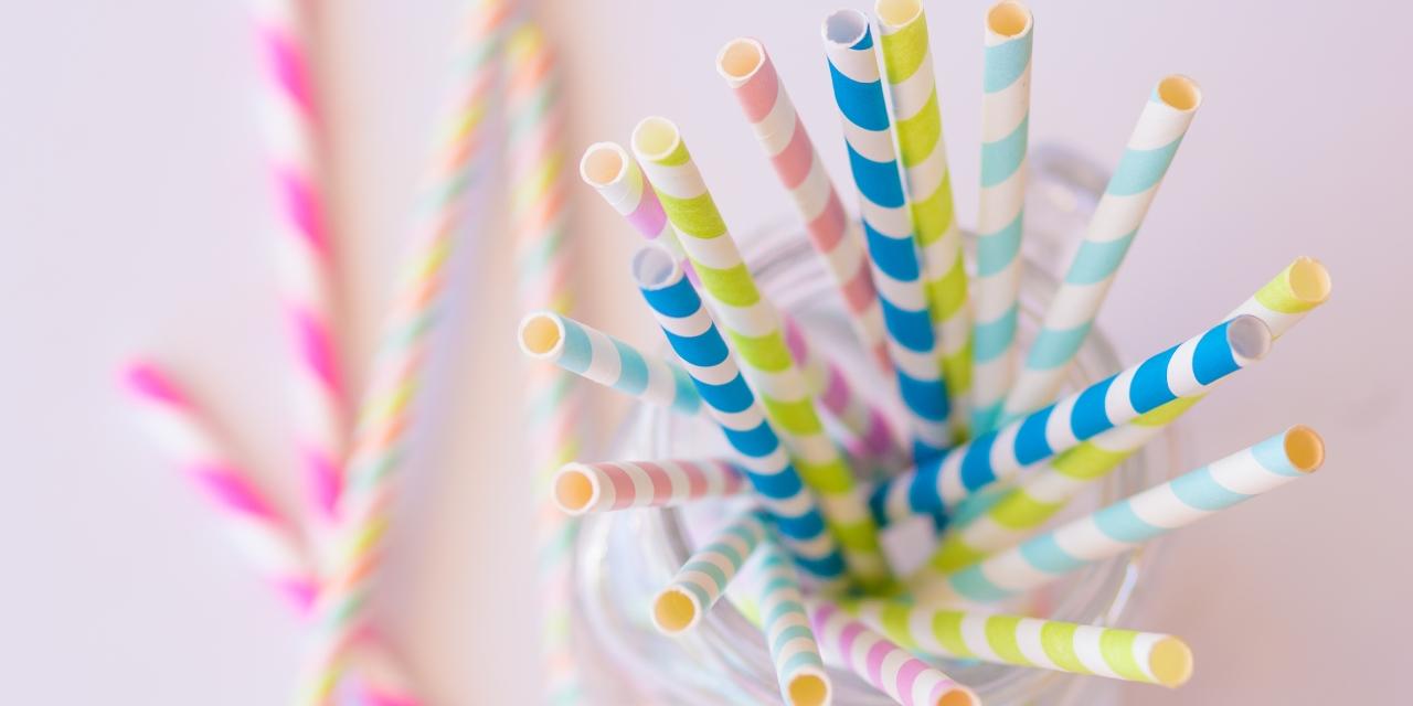 Paper, please? Warum Papierstrohhalme keine nachhaltige Lösung sind - KNYG - Straws with a Twist